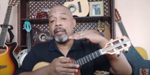 aula-de-cavaquinho-iniciante